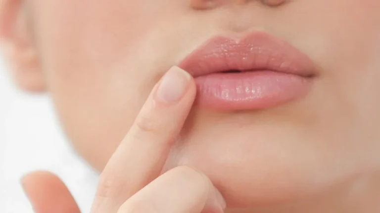 Organic Lip Gloss: Why What You Put on Your Lips Deserves the Same Scrutiny as Your Skincare